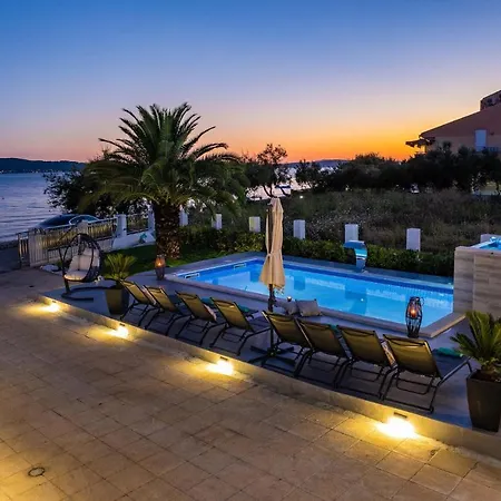 4 Bedroom Stunning Home In Sukosan Casa de Férias Sukošan