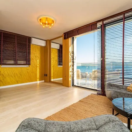 4 Bedroom Stunning Home In Sukosan Casa de Férias Sukošan