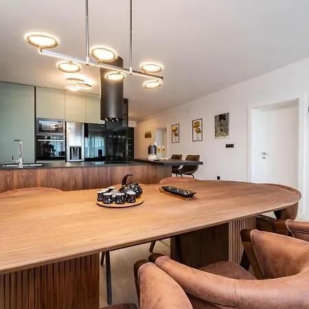 4 Bedroom Stunning Home In Sukosan *