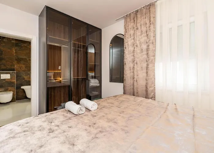 Casa vacanze 4 Bedroom Stunning Home In Sukosan
